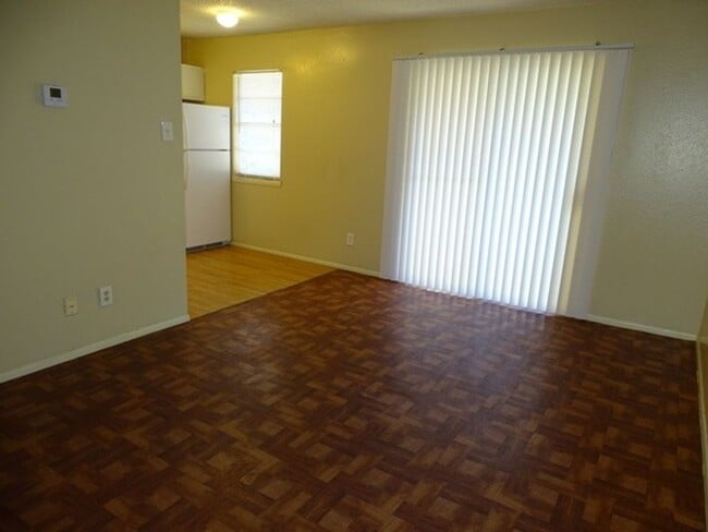 Foto del edificio - 300 Moursund Blvd