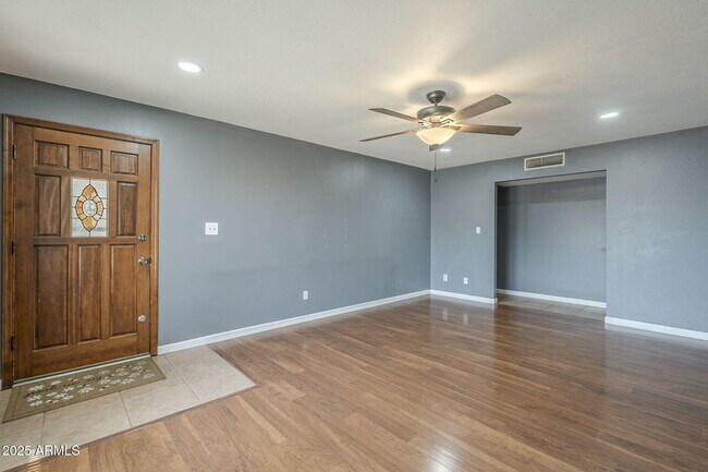 Foto del edificio - 3236 S Kenwood Ln