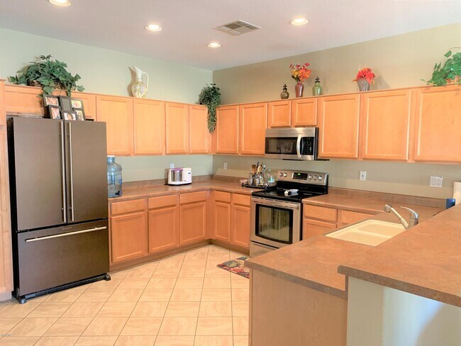 Building Photo - 706 N Tangerine Dr