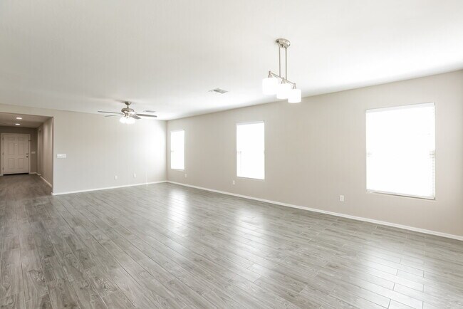 Foto del edificio - 17211 W Gibson Ln