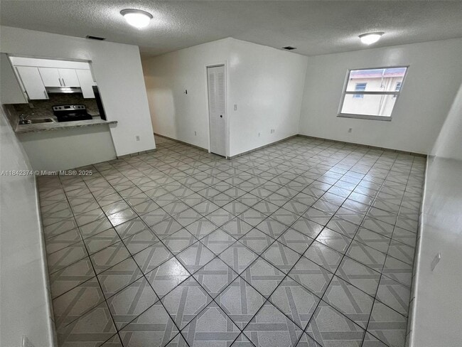 Foto del edificio - 2600 NW 14th St