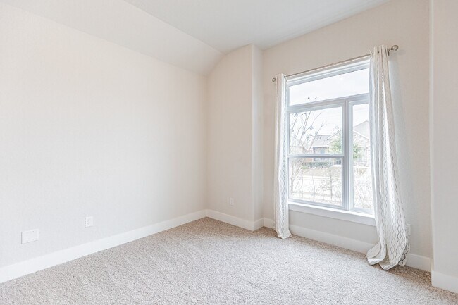 Building Photo - 920 Foxbrook Way