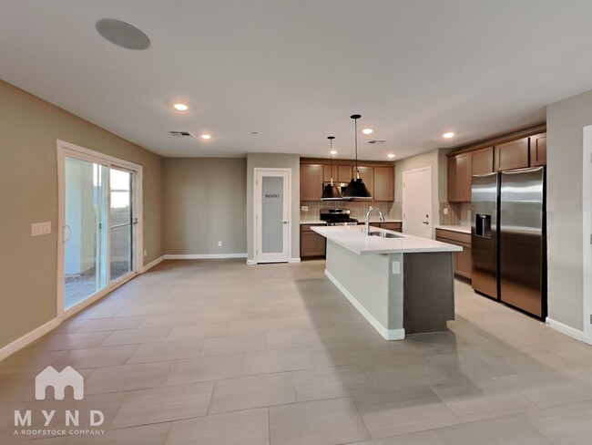 Building Photo - 310 Silva Pl