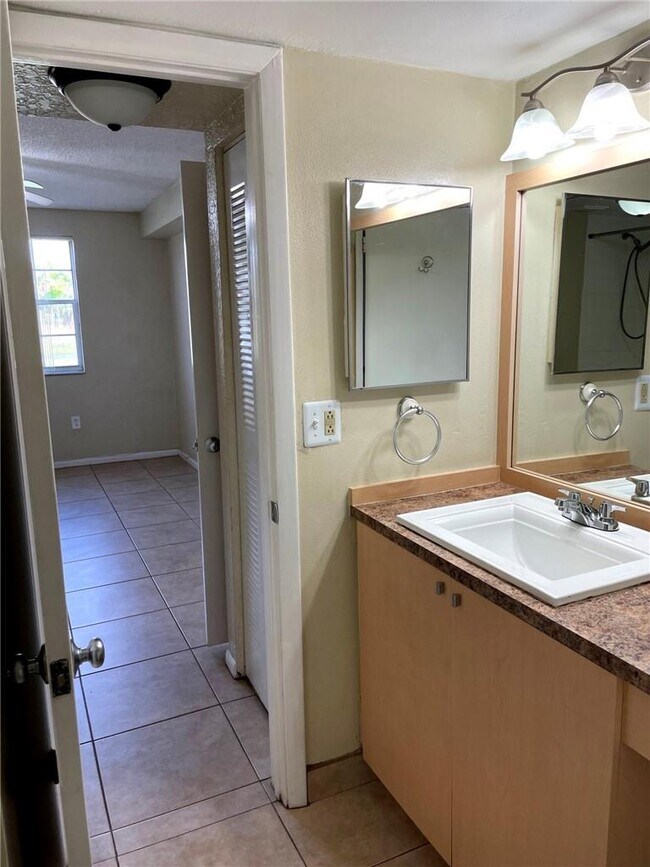 Building Photo - 2861 N Oakland Forest Dr