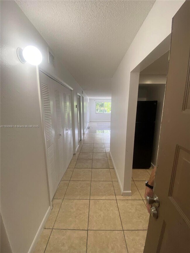 Foto del edificio - 6930 Miami Gardens Dr