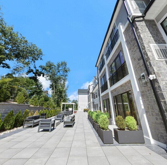 Foto del edificio - 7 Tice Rd