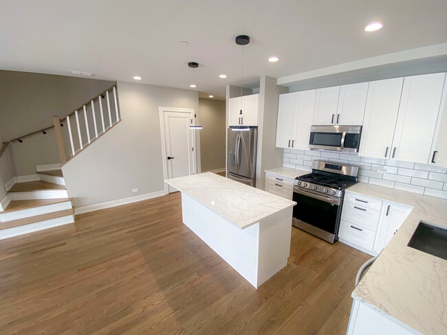 Building Photo - 2817 N 75th Ave