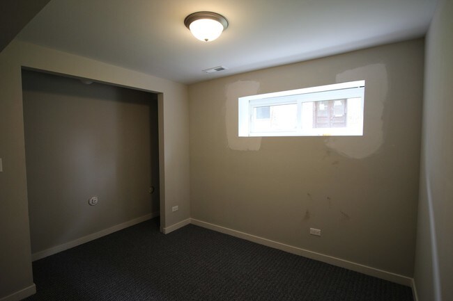 Building Photo - 3644 W Diversey Ave