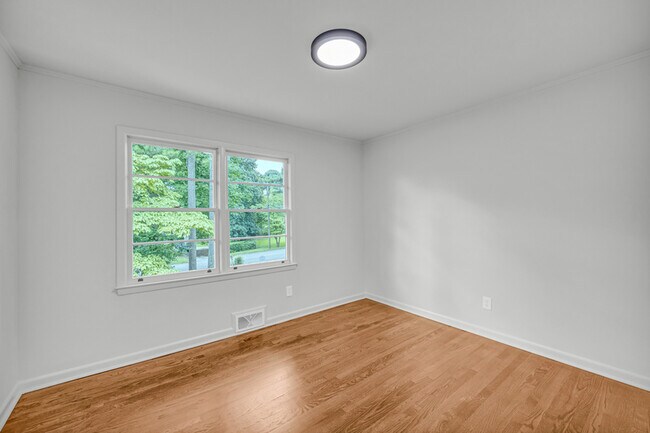 Building Photo - 211 Laramie Rd
