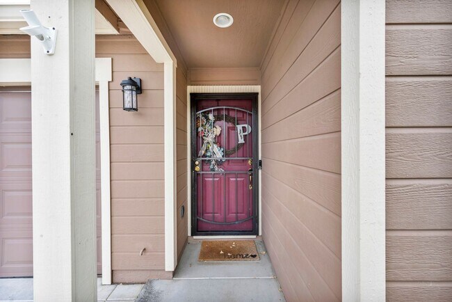 Foto del edificio - Currently being enjoyed by another resident - Available for move-in April 5th. Accepting tours fo...