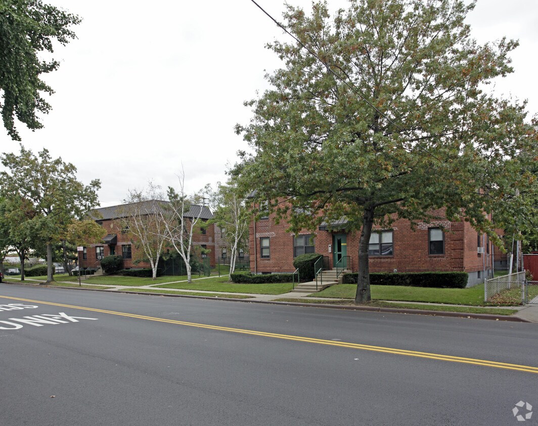 121-16 - 121-46 Farmers Blvd - 121-16-121-46 Farmers Blvd