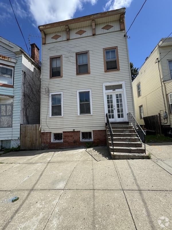 Building Photo - 659 State St