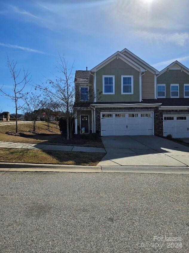 Primary Photo - 990 Pennington Dr