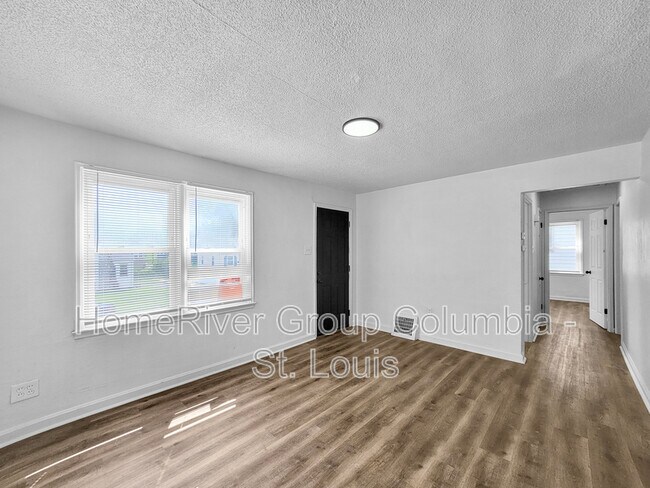 Foto del edificio - 7445 Calvin Ave