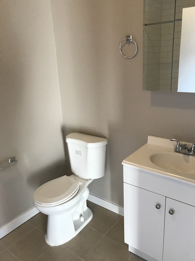 BATHROOM - 146 Hamilton Ave