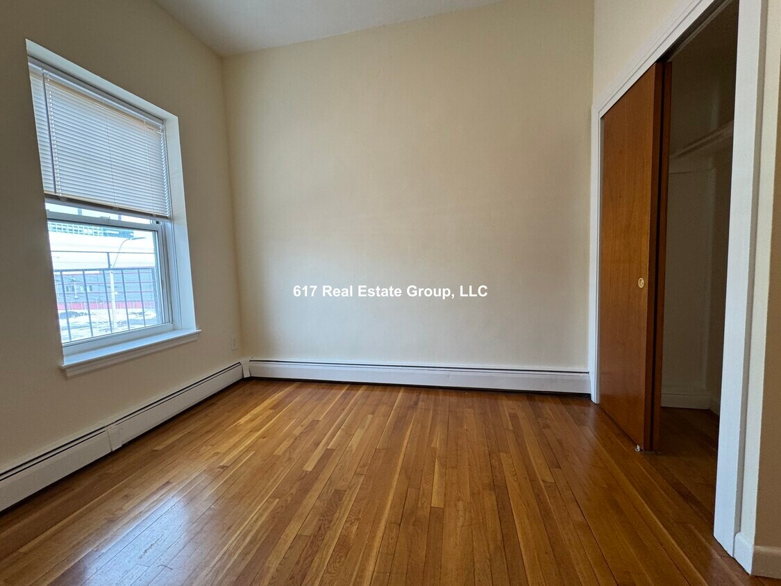 Foto del edificio - 168 N Beacon St