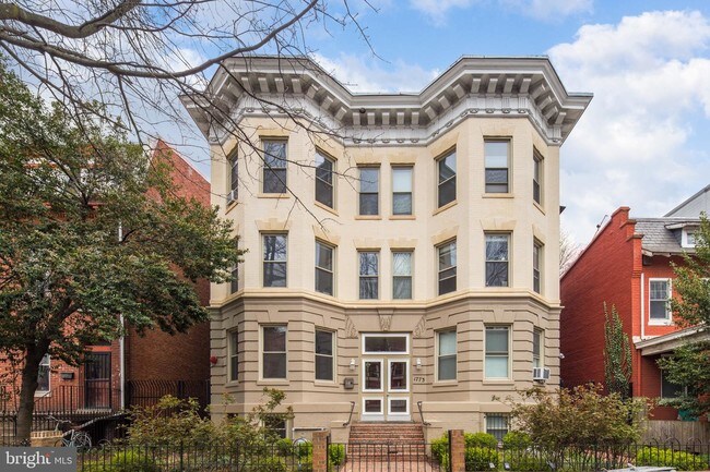 Foto del edificio - 1773 Lanier Pl NW
