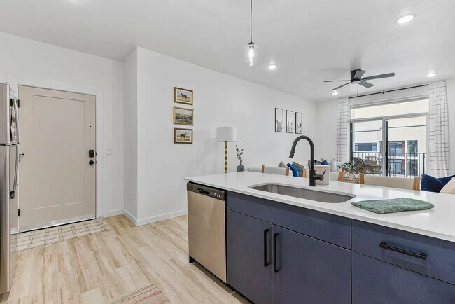 Building Photo - 3131 Fleur Dr