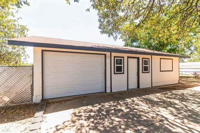 Foto del edificio - 1 br, 1 bath House - 124 East Castlebriar ...