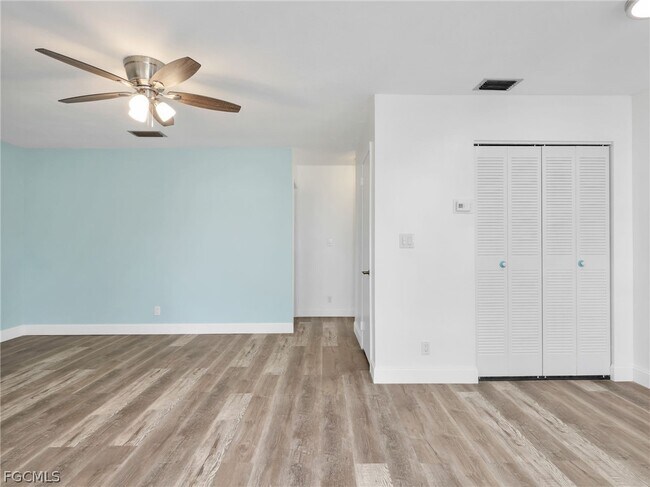 Foto del edificio - 3297 Royal Canadian Trace