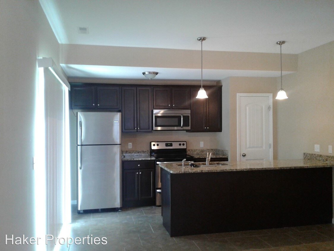 Building Photo - 4 br, 4.5 bath Apartment - 329 Chris Drive