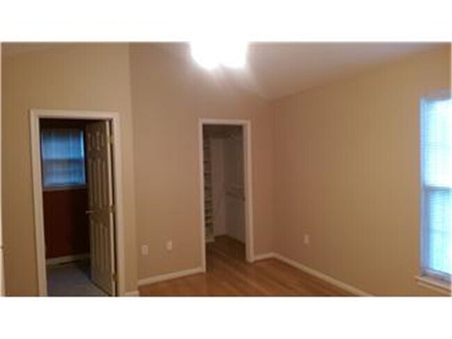Building Photo - 345 N Barrington Ct