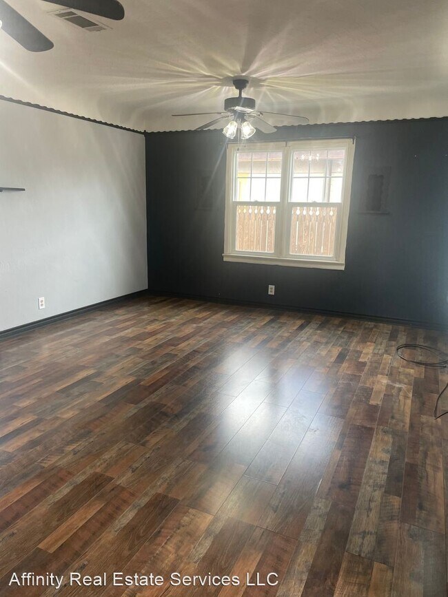 Building Photo - 3 br, 1 bath House - 411 S. Elm St
