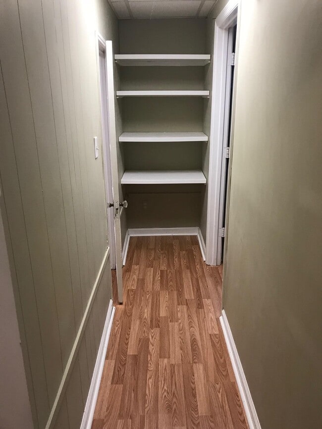 Hallway - 1725 King Woods Dr, APT A