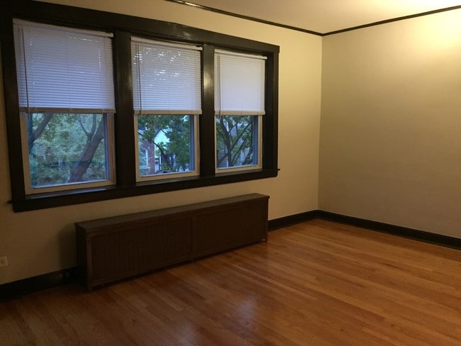 Building Photo - 1345 W Wrightwood Ave