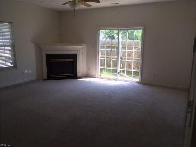 Building Photo - 4 bedroom in Virginia Beach VA 23462
