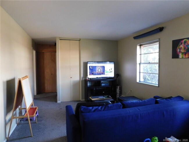 Building Photo - 43 Fairview Dr