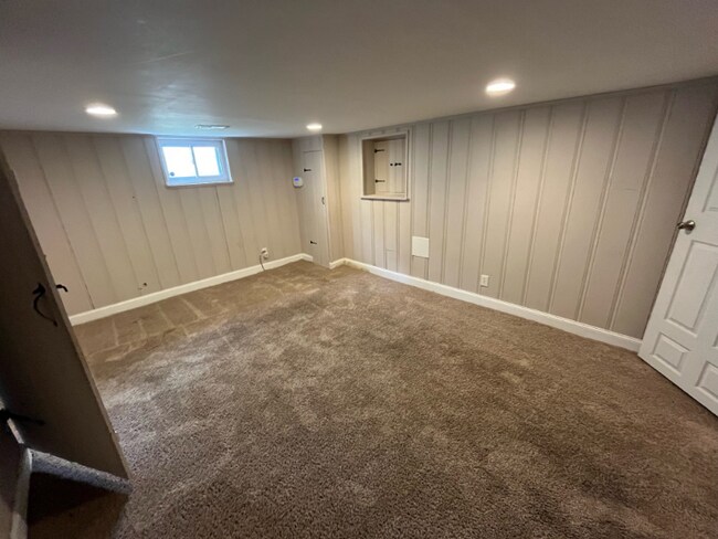 Foto del edificio - 56 Broadship Rd