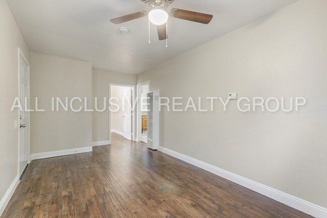 Foto del edificio - 7325 Sidney Dr
