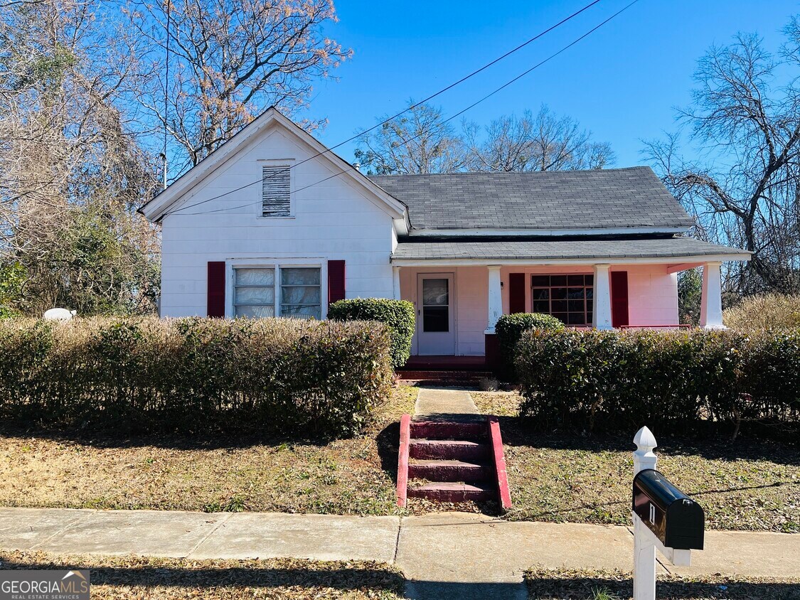 Primary Photo - 10 1/2 Barnard Ave