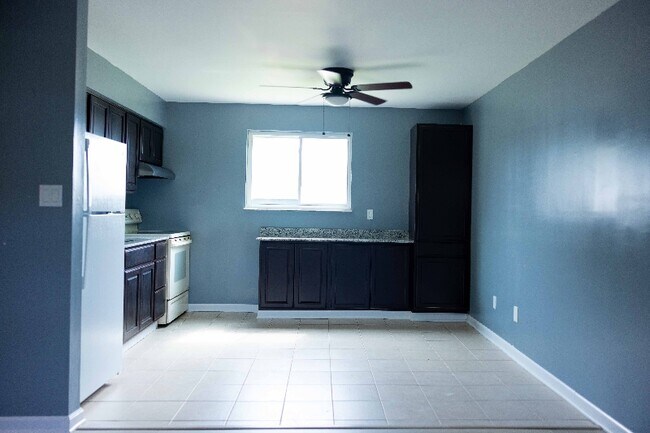 Foto del edificio - 8022 Beech Ave