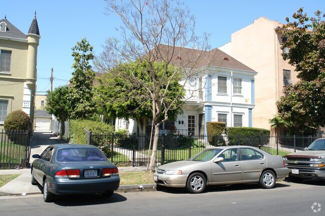 Building Photo - 237 S Kenmore Ave