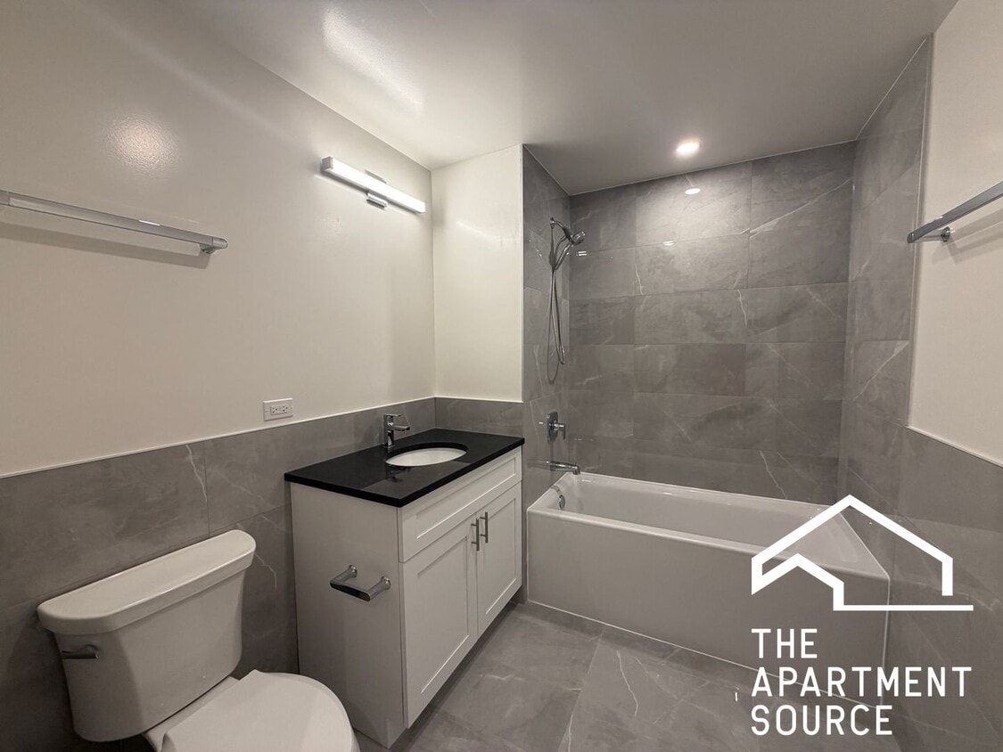 Photo - 952 W Carmen Ave (Chicago, IL)