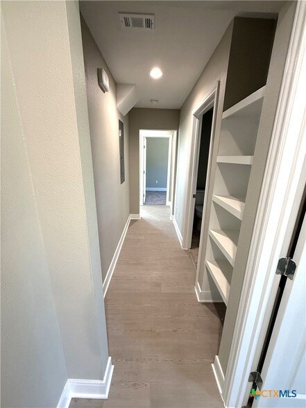 Foto del edificio - 1851 Connell St