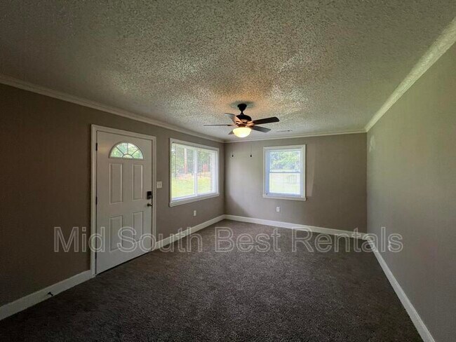 Foto del edificio - 820 Dolan Rd