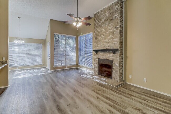 Foto del edificio - 722 Austin Dr