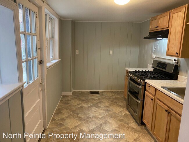 Building Photo - 2 br, 1 bath House - 32 N. Mary St.