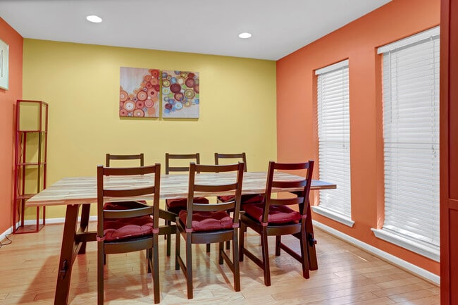 Foto del edificio - 9414 Brooding Oak Cir