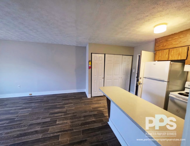 Building Photo - 1040 Sandtown Rd SW
