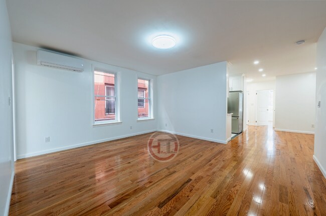 Foto del edificio - 1853 Watson Ave