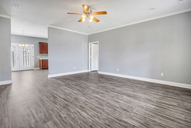 Foto del edificio - 3 Bed/2 Bath Updated Home in Richmond Hill