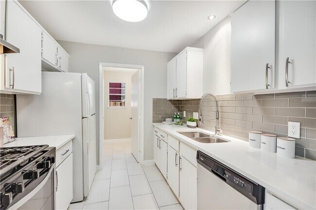 Foto del edificio - Beautiful Remodeled 3 Bedroom, 2 Bathroom ...