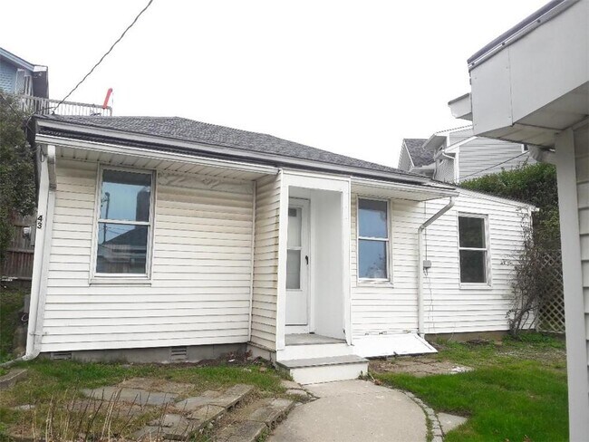 Building Photo - 43 Crescent Rd