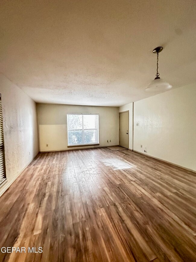 Building Photo - 4433 N Stanton St
