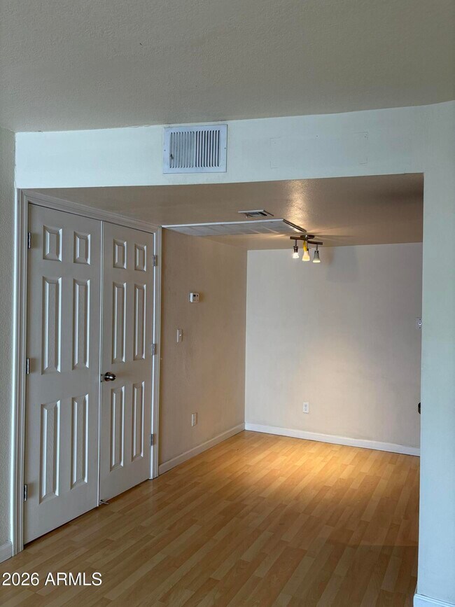 Foto del edificio - 740 W Elm St