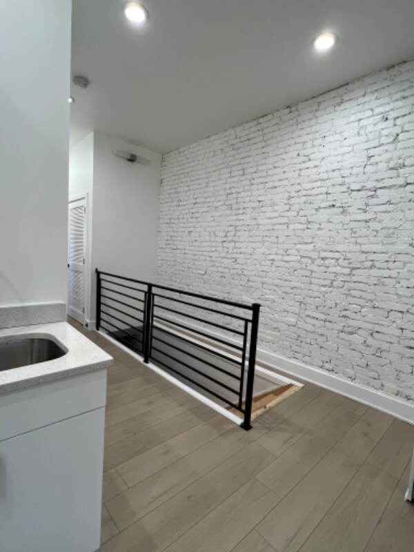 Foto del edificio - 633 N 64th St